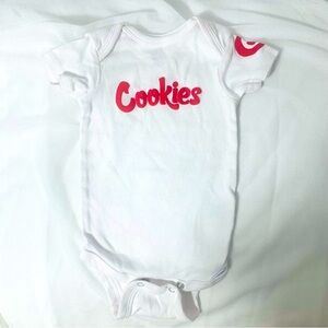 Gerber White and Red Organic Cotton Cookie Onsie Size 0-3M